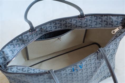 goyard bag with zipper.